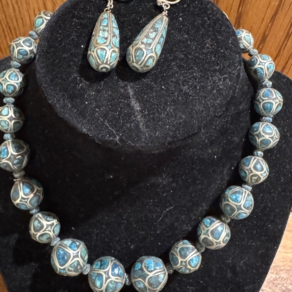 Vintage Tribal Asian Tibetan Turquoise Chip Stone Bead Necklace and Earrings